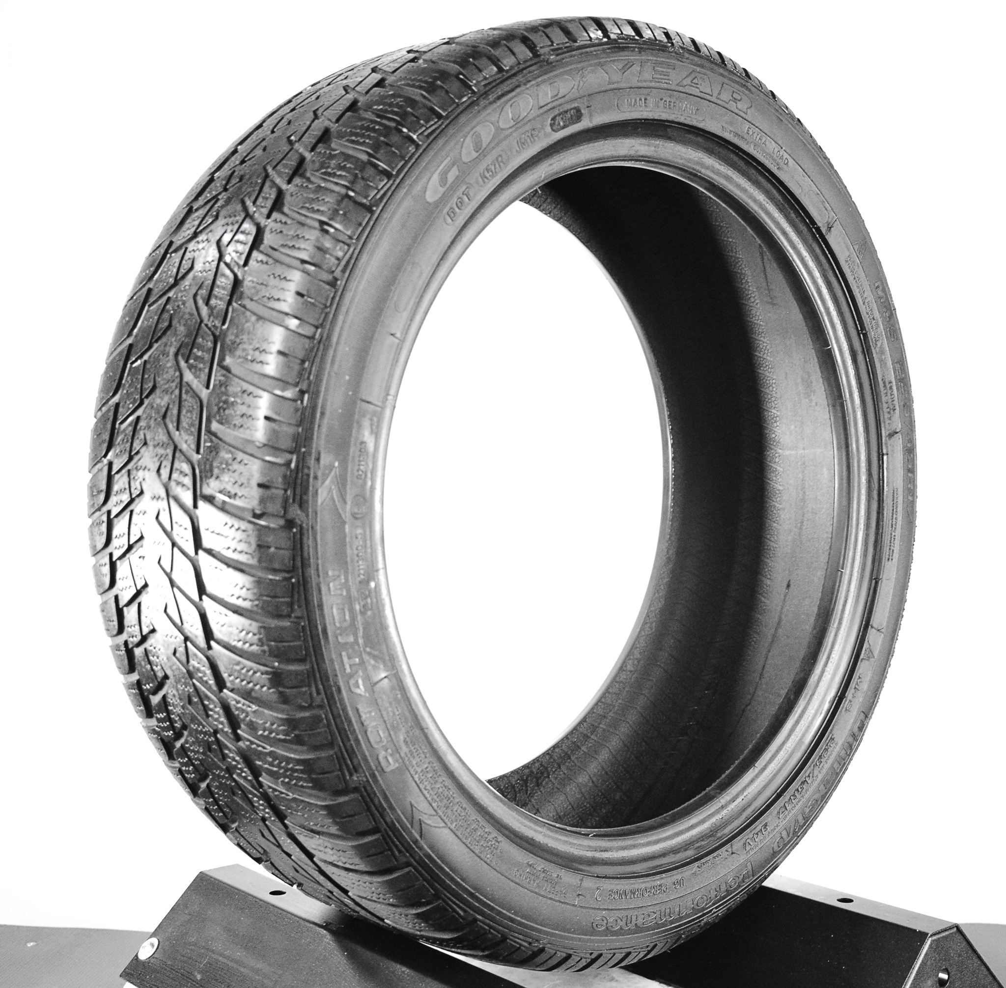 Goodyear UltraGrip 8 Performance 2 225/45 R17 94V